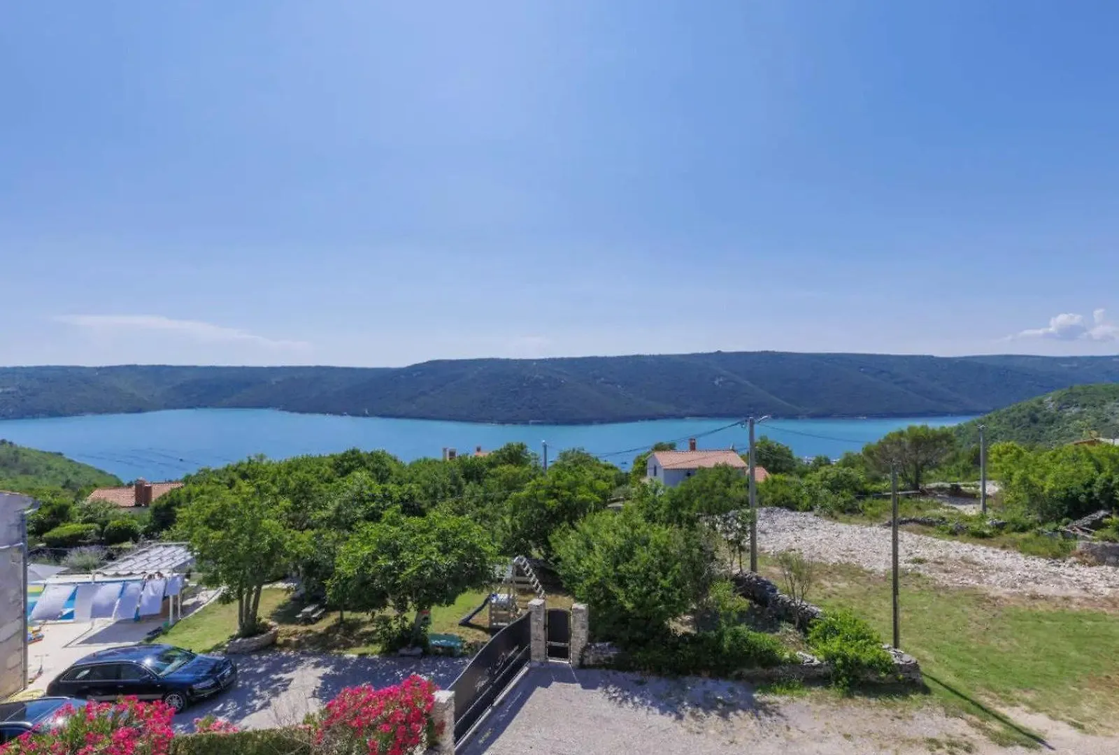 Schoene Villa Camellia Mit Privatem Pool Trgetari 펜션